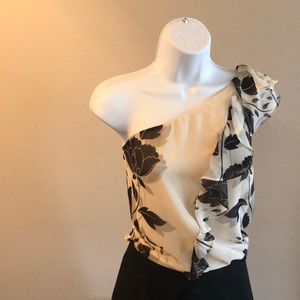 Flirty Feminine Bebe top